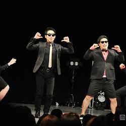 ライブの様子／（左から）オリエンタルラジオの藤森慎吾、中田敦彦、8.6秒バズーカーのはまやねん、田中シングル