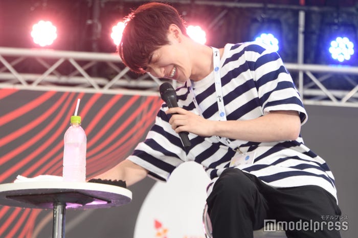 居るだけでキャーと言われる渡辺翔太(C)モデルプレス