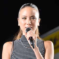 ファッションショー「a-nation&GirlsAward lsland collection」の「Scawaii!」ステージに出演した道端アンジェリカ