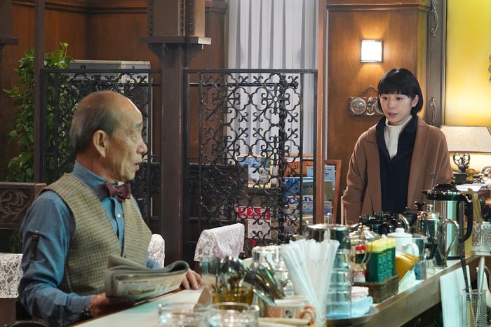 笹野高史、夏帆/「ニッポンノワール―刑事Yの反乱―」第9話より(C)日本テレビ