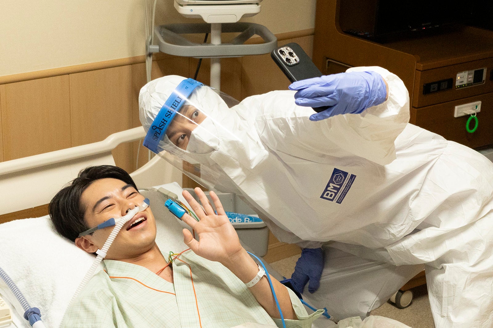 【新宿野戦病院 第10話】日本国内で未知のウイルス拡大 仲間に感染者も