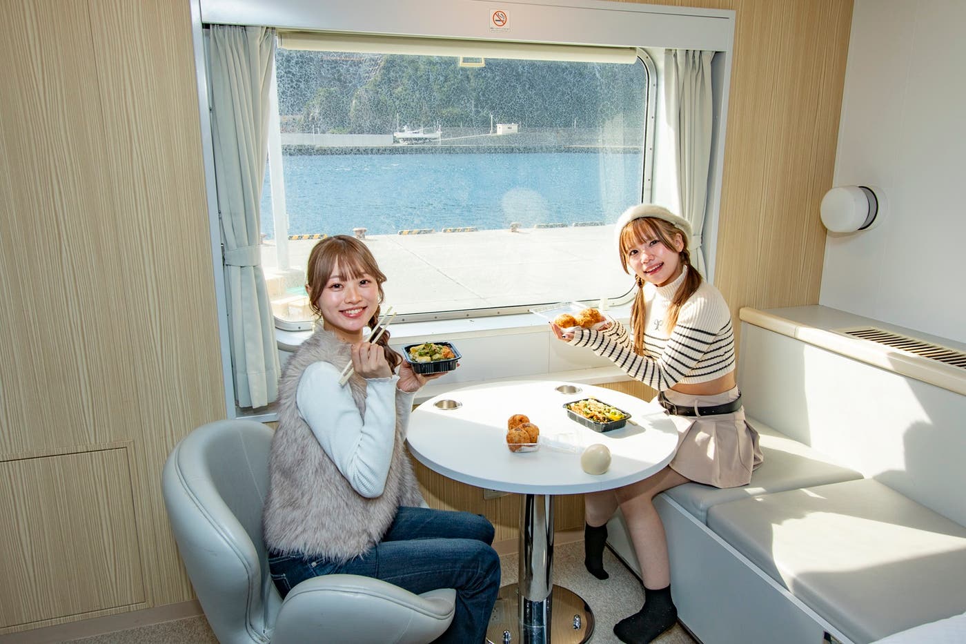 のんびり食事(提供写真)