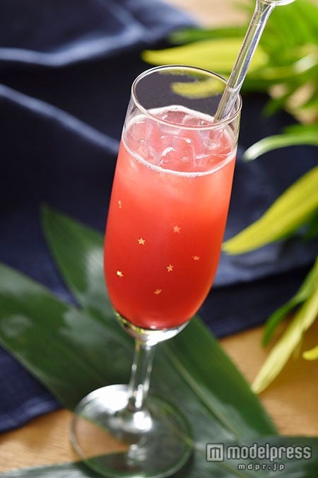 かき混ぜると星が出てくるスペシャルカクテル