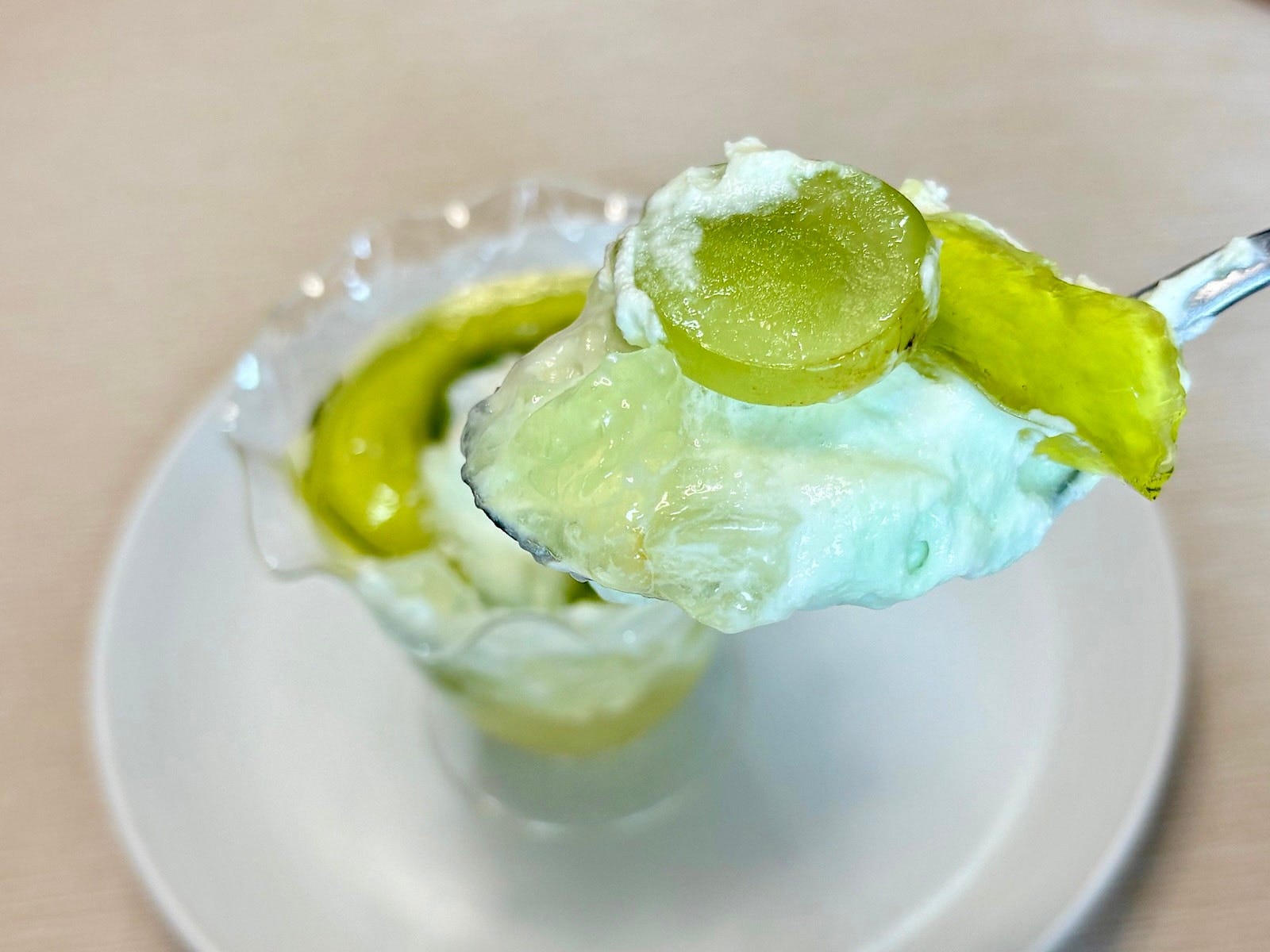たっぷりのクリームと一緒にシャインマスカットが楽しめて、幸せな味!