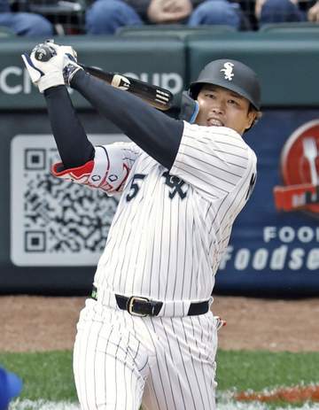 村上宗隆2打席連発！HR単独1位 大谷翔平の日本選手メジャー1年目最多22本塁打にあと5本 三回の7試合ぶり16号ソロに続いて圧巻アーチ