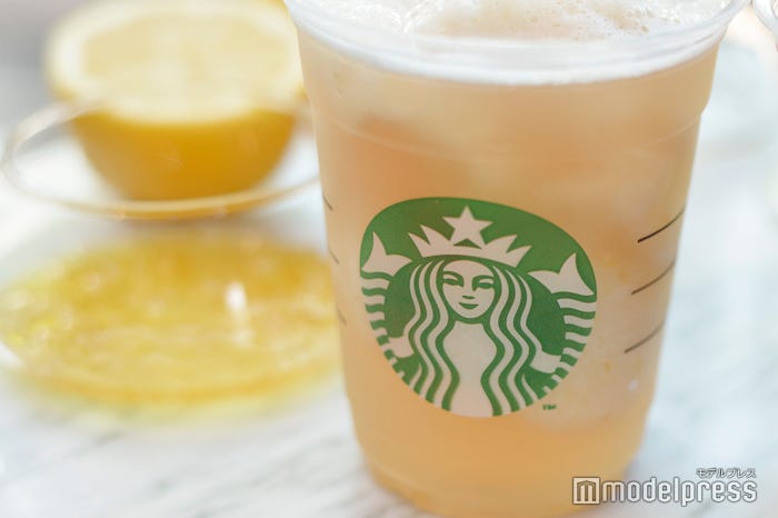 キラキラしたイエローのグラデーション (C)モデルプレス