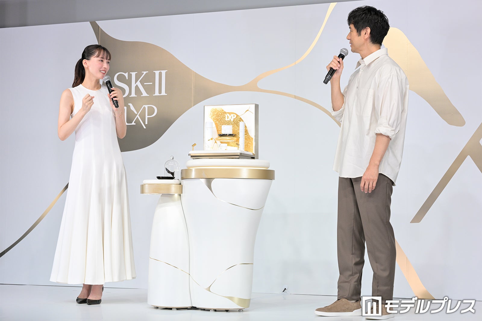 綾瀬はるか、西島秀俊（C）モデルプレス