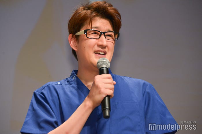 藤川(浅利陽介)のものまね/むらせ (C)モデルプレス