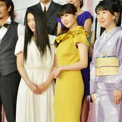 吉高由里子(右)と仲間由紀恵(左)