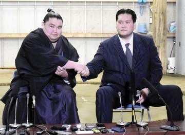 旭富士が笑顔なきスピード新十両会見「内容は全然ダメ。前に出る相撲ができていない」ろっ骨折れていた【大相撲】