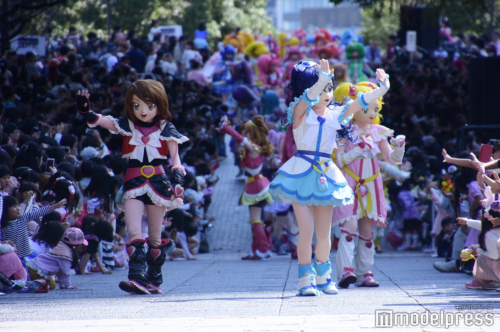 パレードの様子 （C）モデルプレス