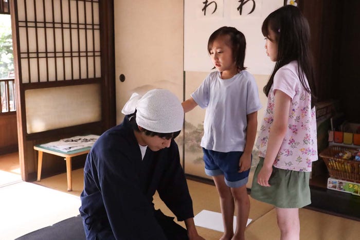 (左から)杉野遥亮、宮崎莉里沙、寺田藍月「ばらかもん」第7話より(C)フジテレビ