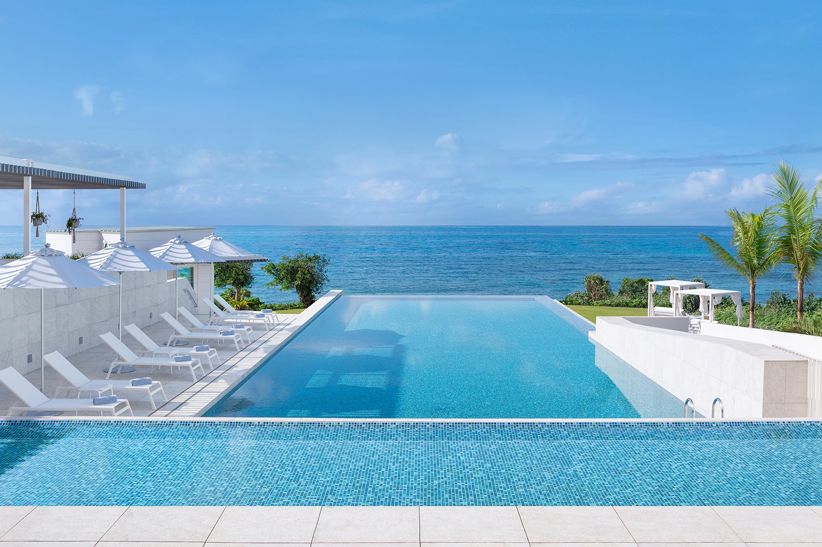 伊良部ブルーの海を一望！沖縄宮古島に「イラフ SUI ラグジュアリーコレクションホテル」開業