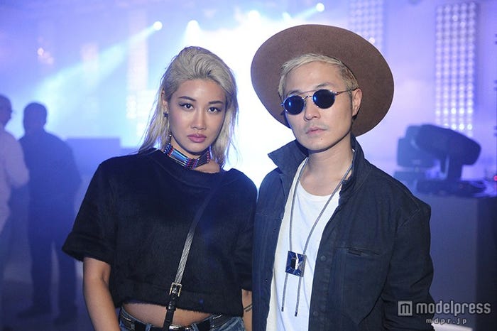 (右から)VERBAL(m-flo)、YOON(C)2015 Getty Images Entertainment