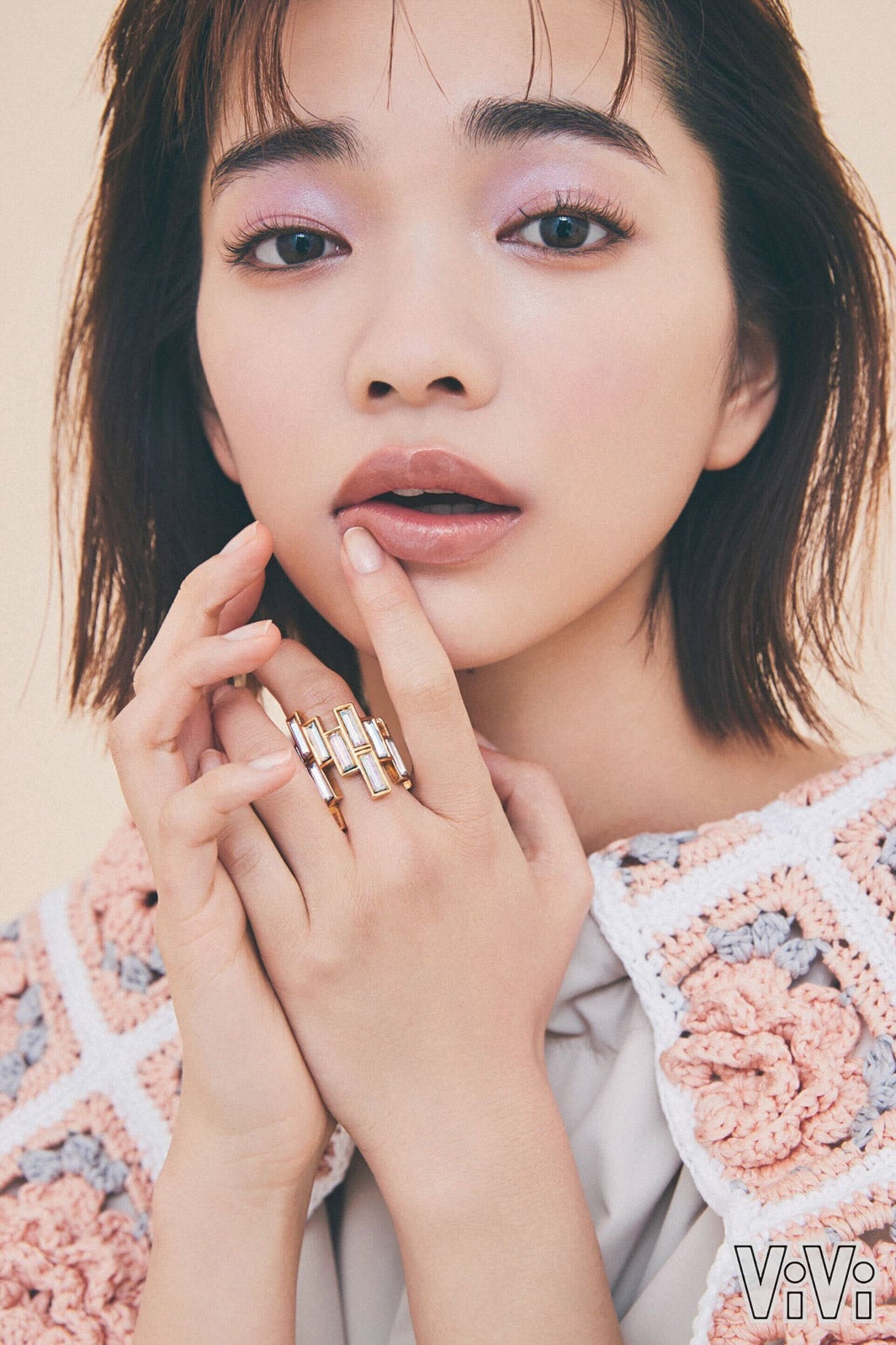 見上愛、春リップで透明感あふれる佇まい＆強い眼差し ラブコール受け「ViVi」再登場