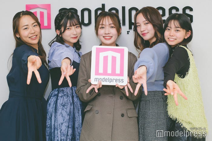 「ミス東大コンテスト2024」ファイナリスト(左から)下重智華子さん、石垣心さん、舩澤帆津美さん、渡邊琴巴さん、松藤百香さん(C)モデルプレス
