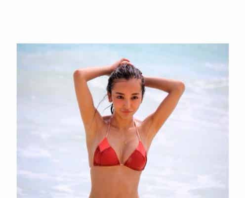 板野友美、SEXYビキニショット続々公開 7年ぶりの試みに反響「肉体の生々しさも追いかけました」