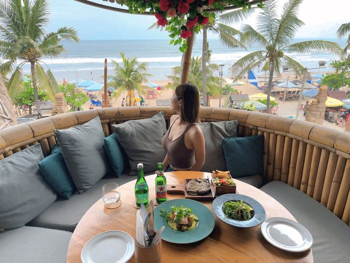 私服(提供写真)