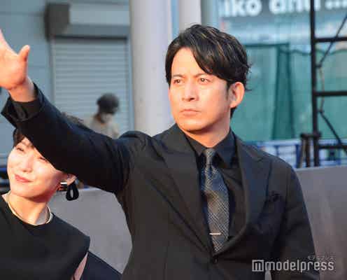 岡田准一・坂口健太郎ら、ホワイトリムジンで登場 撮影現場での“むちゃぶり”暴露も<ヘルドッグス>