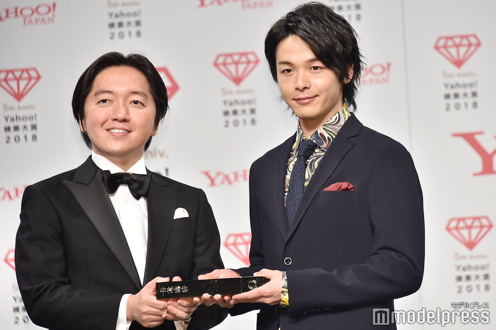 中村倫也（右）（C）モデルプレス