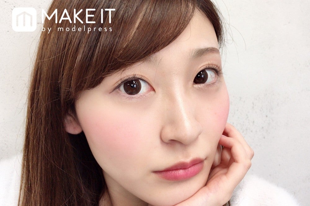 「グロウフルールチークス」 “06ミルキーレッドフルール”使用 (C)メイクイット