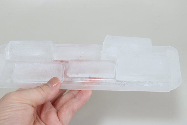 スリム製氷皿（長氷）　取り出し