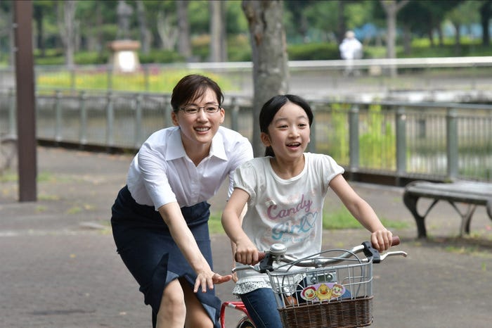綾瀬はるか、横溝菜帆/「義母と娘のブルース」第6話より(C)TBS