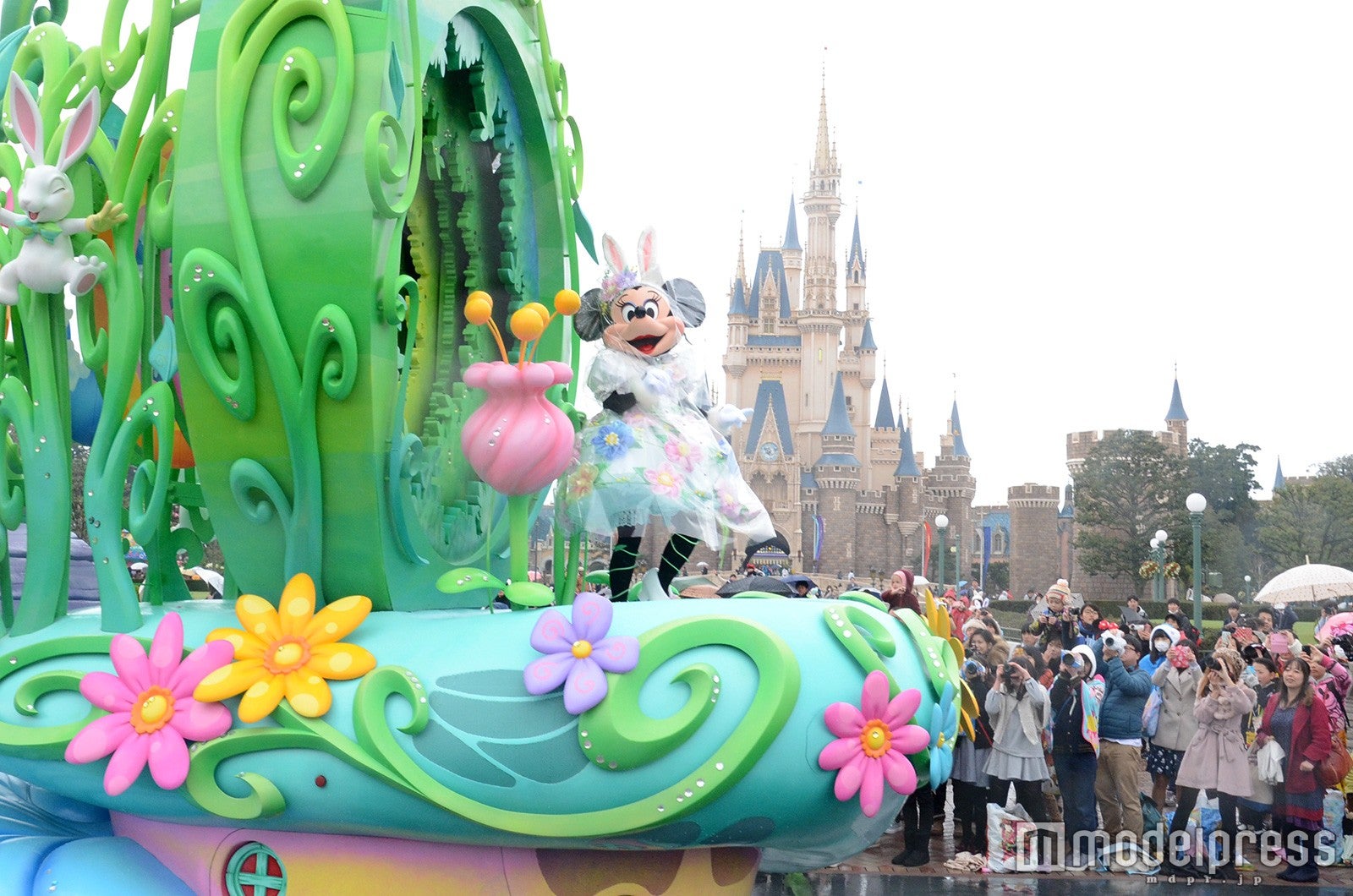 「ヒッピティ・ホッピティ・スプリングタイム」雨天バージョン（C）モデルプレス