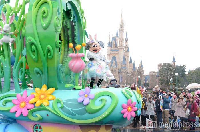 「ヒッピティ・ホッピティ・スプリングタイム」雨天バージョン(C)モデルプレス