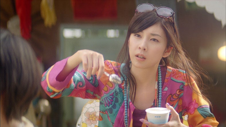 竹内結子出演の新CM「ガレージセール」篇