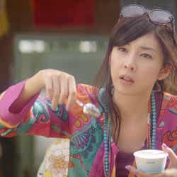 竹内結子出演の新CM「ガレージセール」篇