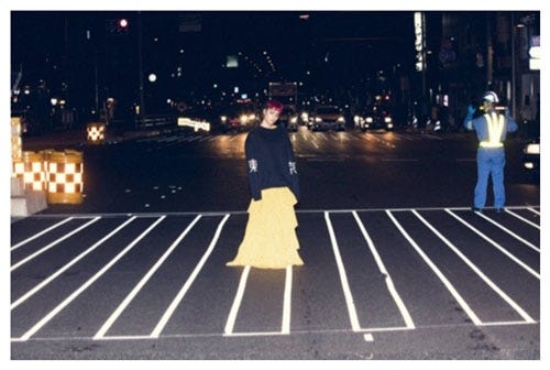 赤髪でモードな雰囲気の広瀬すず/公式ブログ(Ameba)より