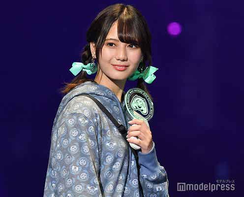 日向坂46小坂菜緒、みつあみツインテ×ニーハイコーデで魅了<TGC2019A/W>