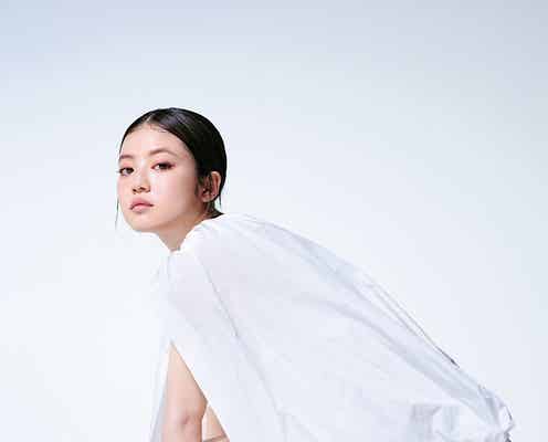 今田美桜、白ドレス姿で素肌見せ 美肌&ボディキープの美容ルーティン語る