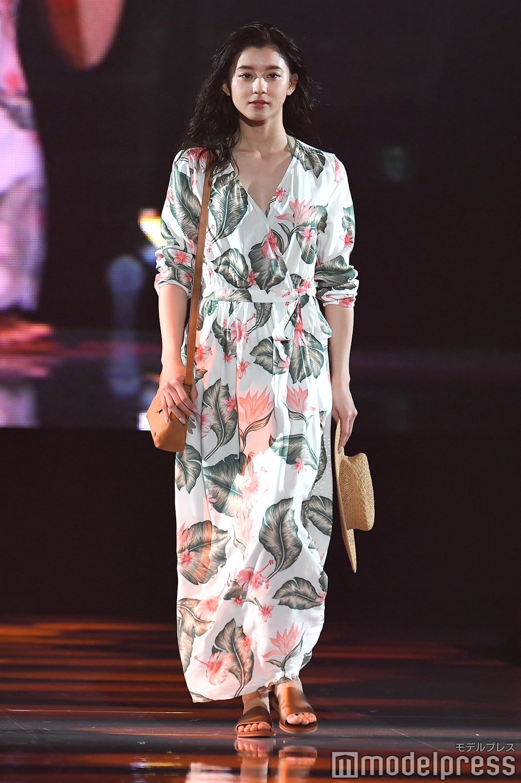 朝比奈彩（C）モデルプレス