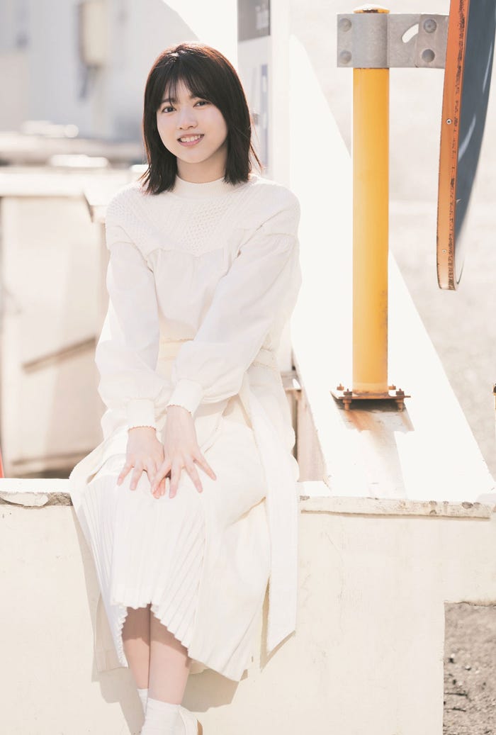 「B.L.T.2021年4月号」セブンネットショッピング購入特典ポストカード/林瑠奈(乃木坂46)(提供写真)