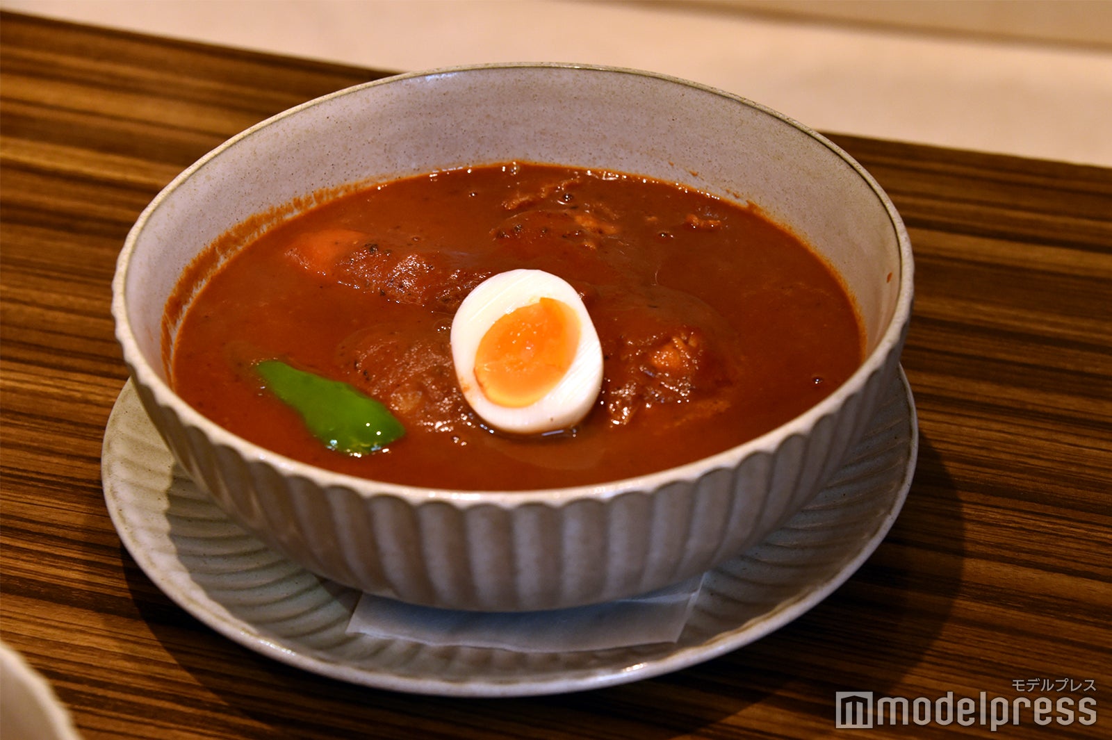 鈴木亜美が食べた“201辛”のカレー （C）モデルプレス