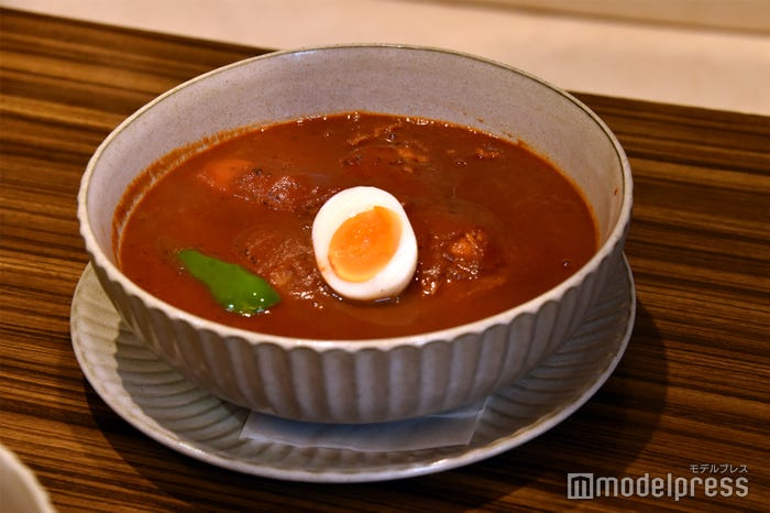 鈴木亜美が食べた“201辛”のカレー (C)モデルプレス
