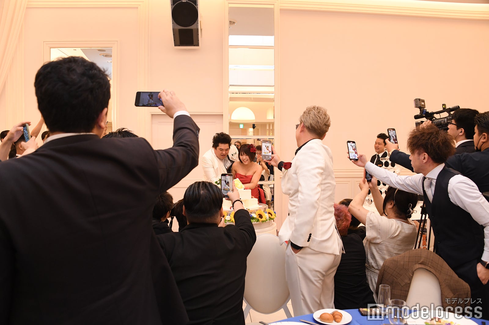 へずまりゅうの披露宴の様子（C）モデルプレス