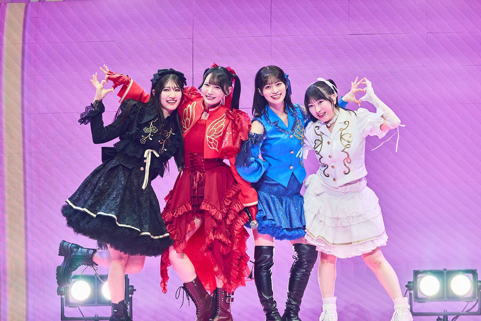 蟹沢萌子、鈴木瞳美、冨田菜々風、櫻井もも（C）YOANI
