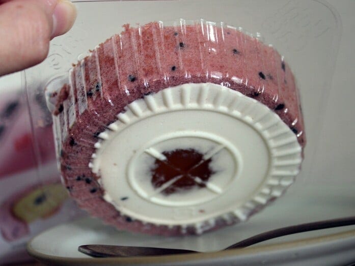 底面から見ても、中心に蜜ソースが入っているのがわかります