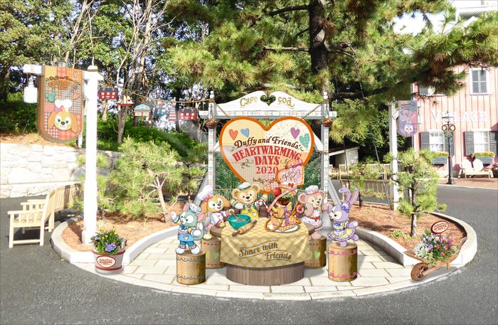 フォトロケーション(「アーント・ペグズ・ヴィレッジストア」前)(C)Disney