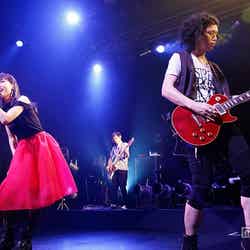 所属ユニット・TRUSTRICのワンマンライブでダンスを披露した神田沙也加（左）、Billy（右）【モデルプレス】