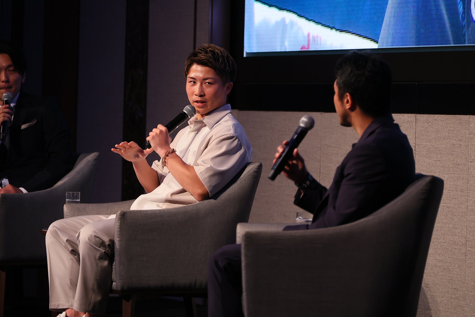 井上尚弥選手、八重樫東トレーナー（提供写真）