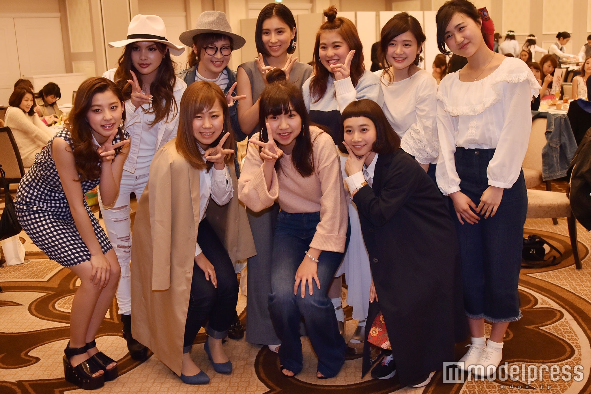 来場者とのフォトセッション（C）モデルプレス