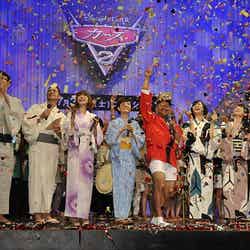 左から：パンツェッタ・ジローラモ、福澤朗、朴璐美、戸田恵子、山口智充、Perfume