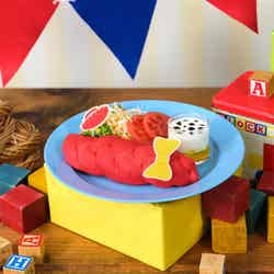 【ジェシー】カウガールのバーベキューチキンサンド税込2,519円(C)Disney/Pixar