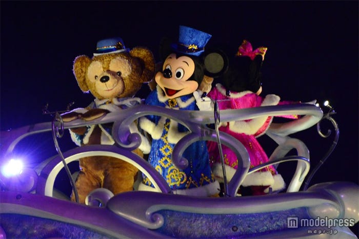 東京ディズニーシー「カラー・オブ・クリスマス」(C)Disney