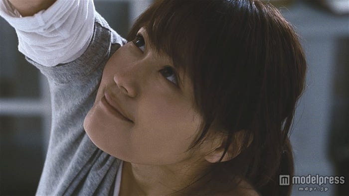 有村架純/新CM「ペンキ塗り」篇より