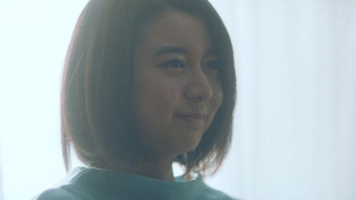 上白石萌歌/「最後の上映会『道』」篇 long.verより(提供写真)